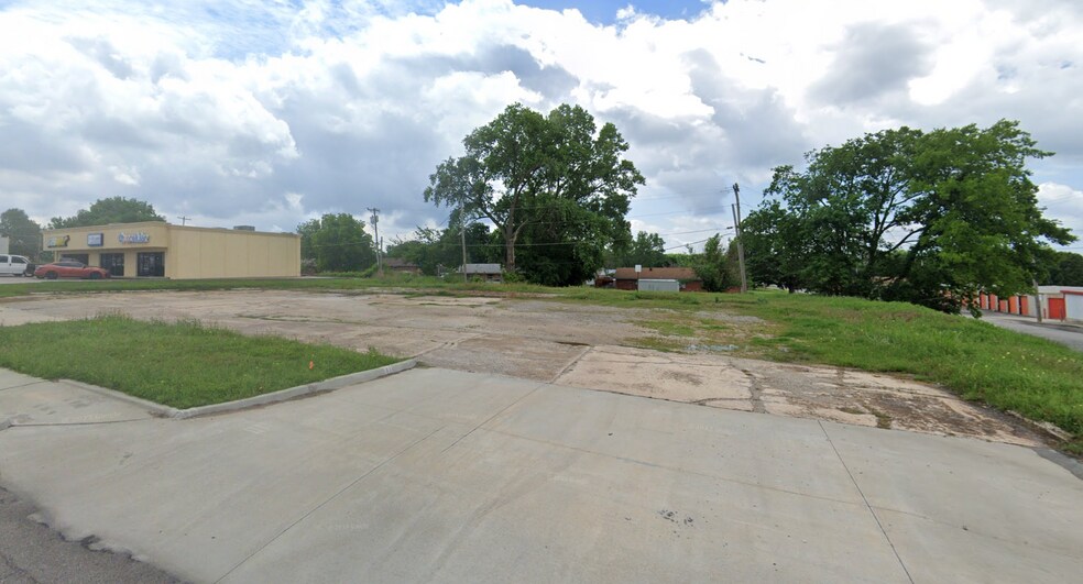 More Photos Of 1215 W Broadway Ave, Sulphur Land For Sale