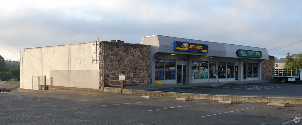 More Photos Of 2560 N Main St, Walnut Creek Storefront For Lease