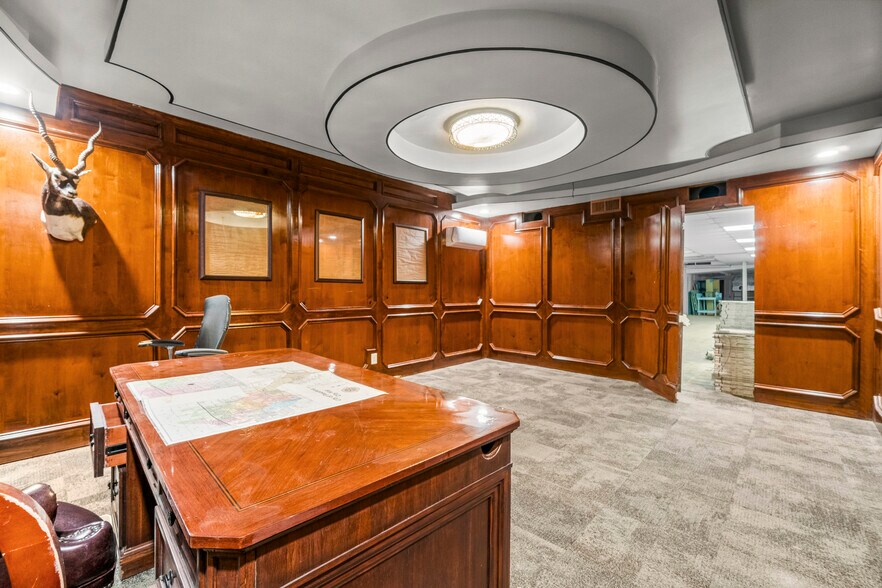 More Photos Of 1018 Shaver St, Pasadena Warehouse For Sale