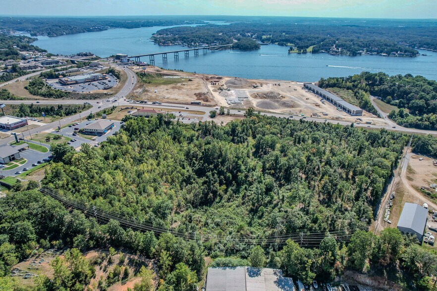 More Photos Of 109 Horseshoe Bend Pky, Lake Ozark Office For Sale