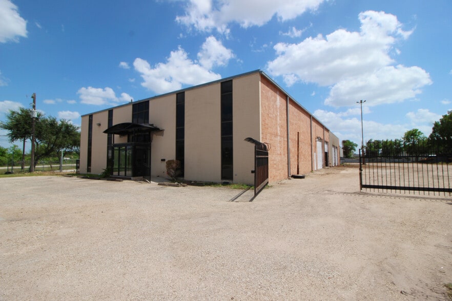 More Photos Of 14239 Sommermeyer St, Houston Warehouse For Lease