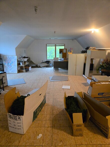 More Photos Of 690 S Trumbull St, Bay City Loft Creative Space For Sale