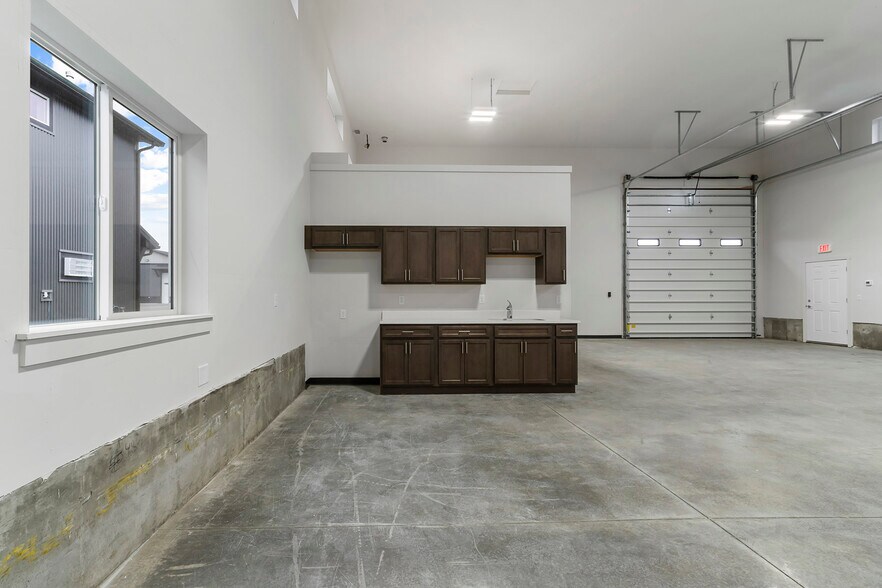 More Photos Of 3383 W Daugharty Loop, Hayden Warehouse For Lease