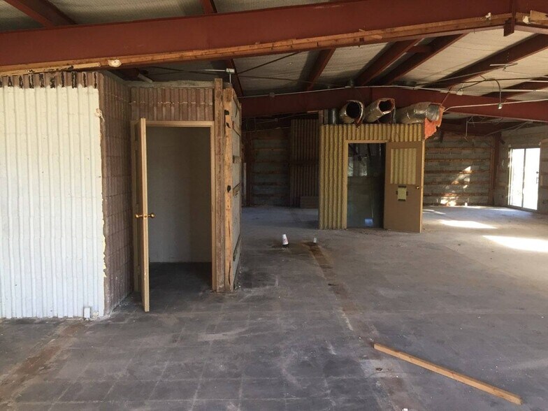 More Photos Of 301 NE 20th St, Lawton Warehouse For Sale