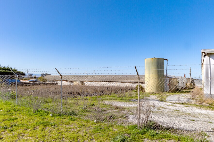 More Photos Of 2150 Elkhorn Rd, Castroville Manufacturing For Sale