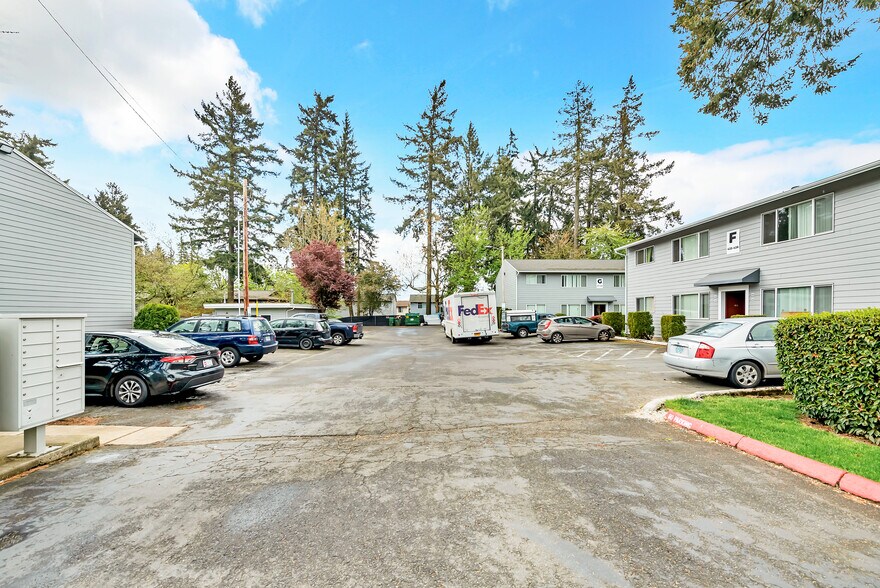 More Photos Of 16300-16400 E Burnside St, Gresham Apartments For Sale