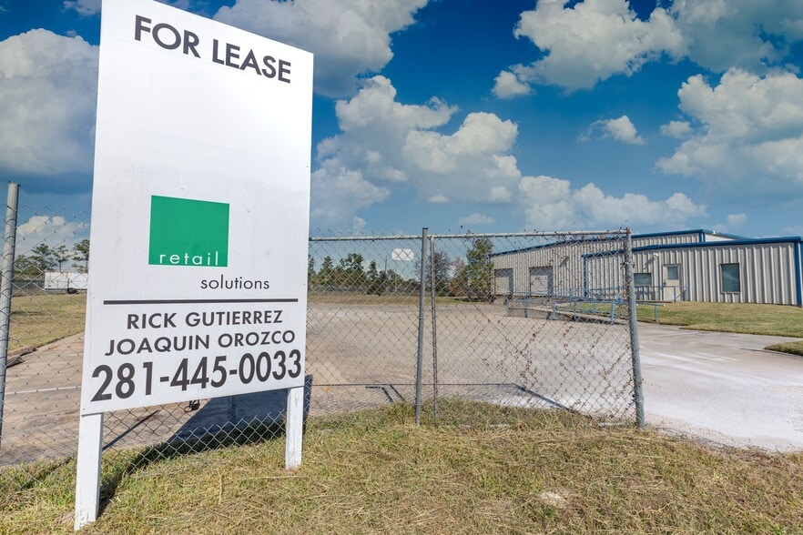 More Photos Of 2624 Wilson Rd, Humble Warehouse For Lease