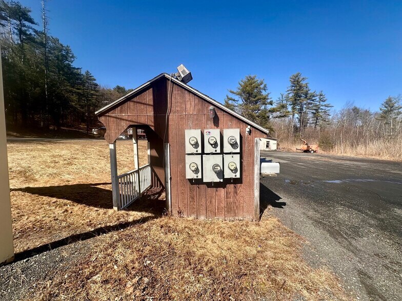 More Photos Of 1105 Mohawk Trl, Shelburne General Retail For Sale