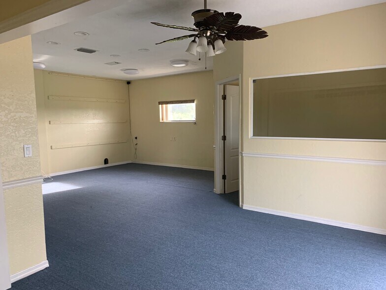 Primary Photo Of 4081 S Access Rd, Englewood Freestanding For Lease