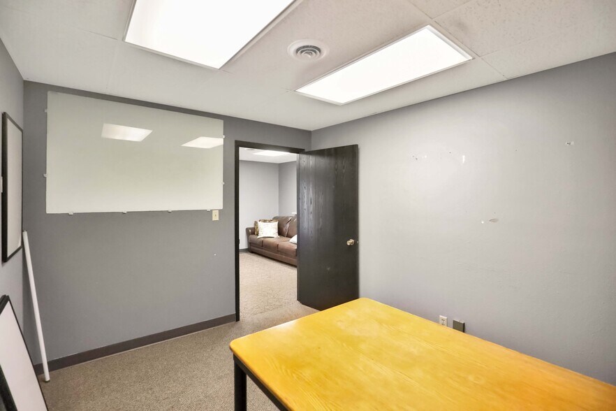 More Photos Of 1717-5765 NE 58th Ave, Des Moines Industrial For Sale