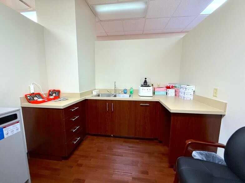 More Photos Of 1879 Nightingale Ln, Tavares Medical For Lease