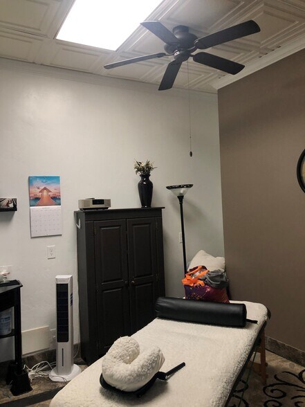 More Photos Of 1037 Main St, Evanston Storefront Retail Office For Sale