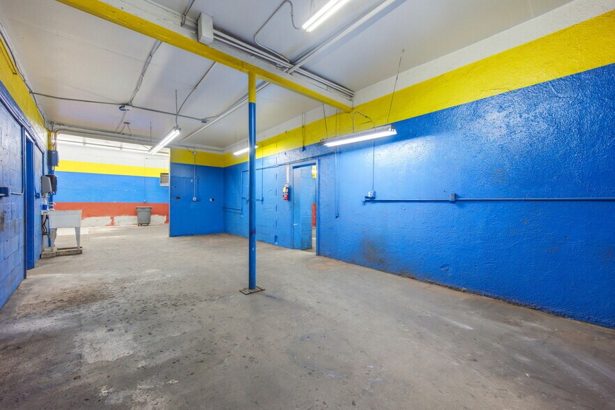 More Photos Of 2800 E Platte Ave, Colorado Springs Auto Repair For Lease