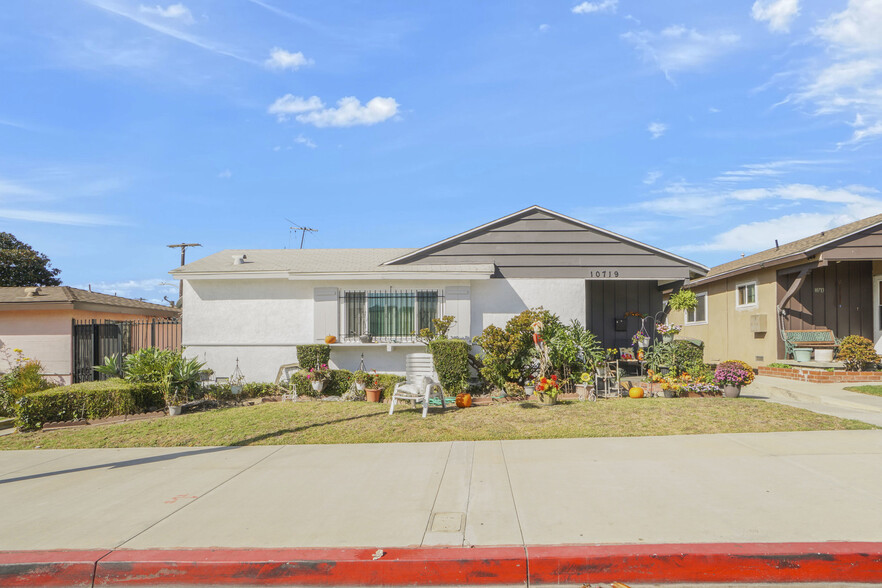 Primary Photo Of 10719 S Van Ness Ave, Inglewood Apartments For Sale