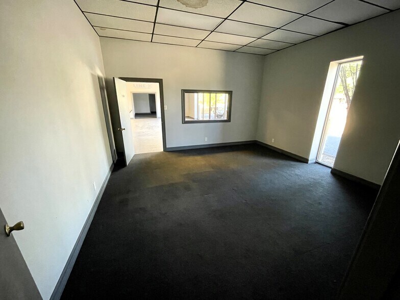More Photos Of 11190 State Highway 64 E, Tyler Showroom For Lease