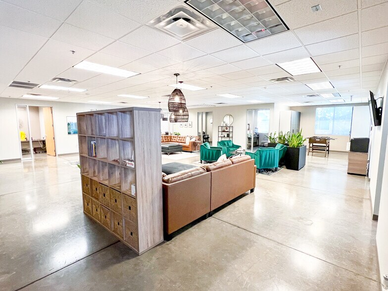 More Photos Of 2045 S Vineyard, Mesa Medical For Lease
