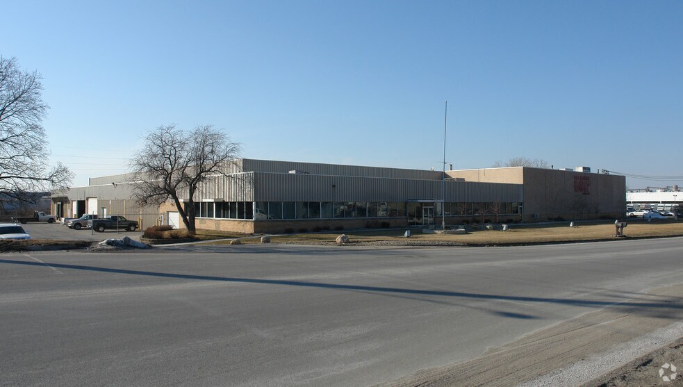 Primary Photo Of 2300 Delaware Ave, Des Moines Warehouse For Lease