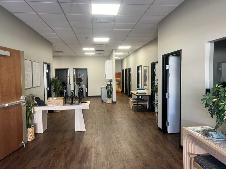 More Photos Of 1315 E Gibson Ln, Phoenix Warehouse For Lease