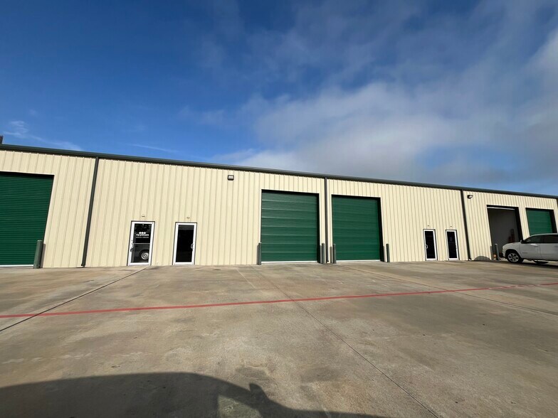 More Photos Of 21627 Rhodes Rd, Spring Warehouse For Lease