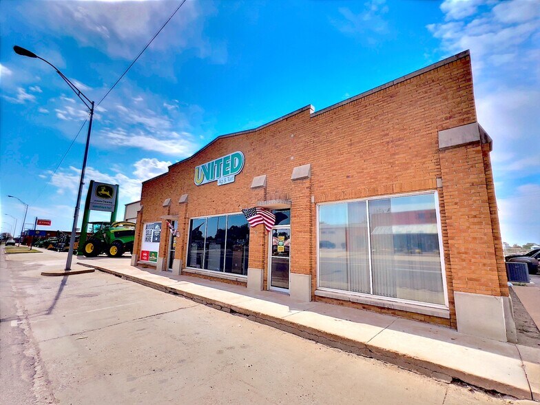 More Photos Of 401 S 10th St, Frederick Showroom For Sale