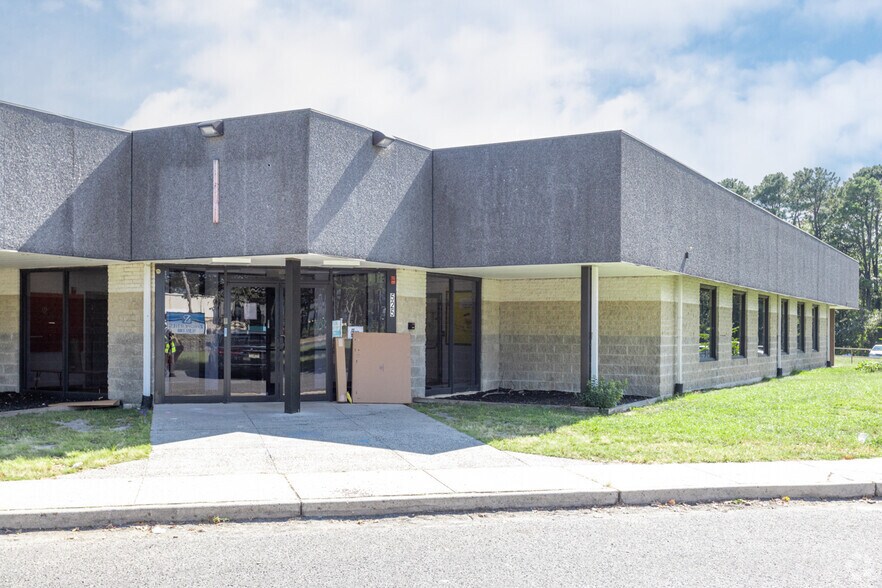 More Photos Of 525 Oberlin Ave S, Lakewood Warehouse For Lease