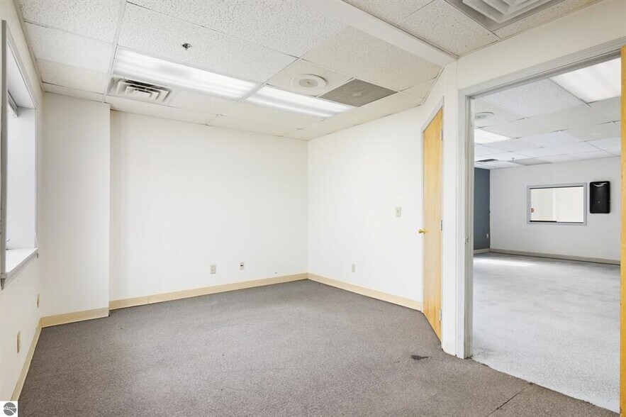 More Photos Of 926 Frisbie St, Cadillac Warehouse For Sale