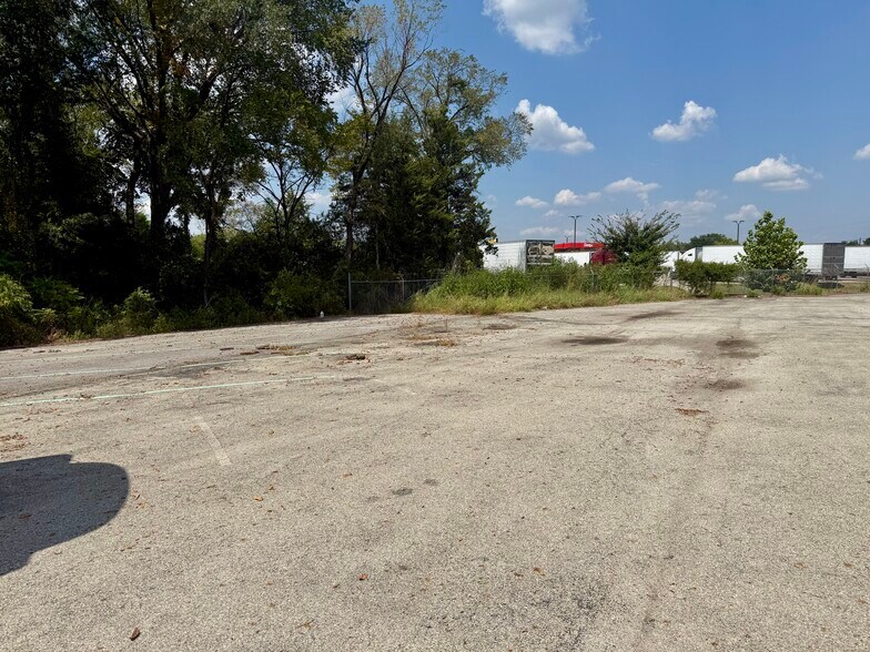More Photos Of 2005 Tile Factory Rd, Palestine Manufacturing For Lease