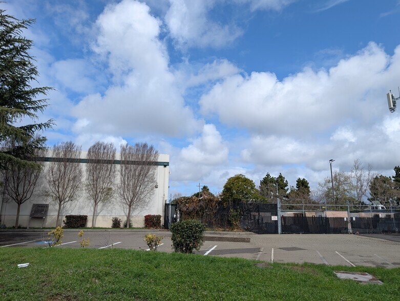 More Photos Of 795 Sandoval Way, Hayward Warehouse For Lease
