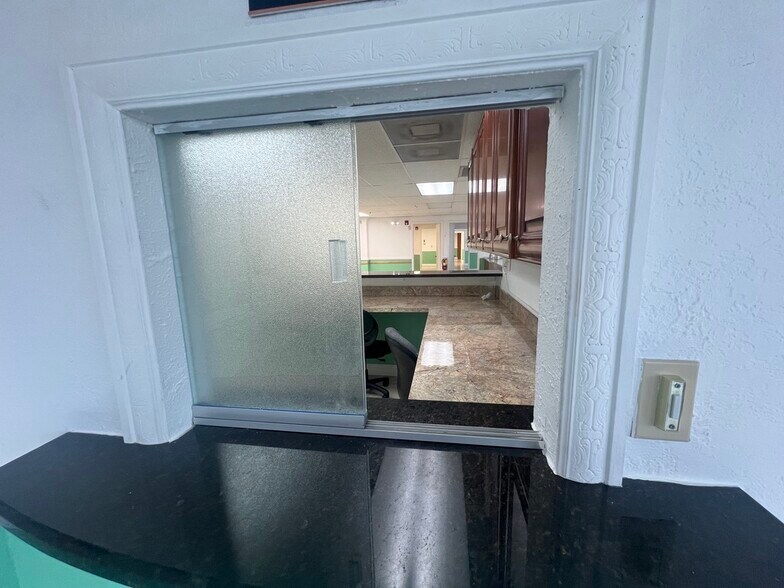 More Photos Of 4445 W 16th Ave, Hialeah Office Residential For Lease