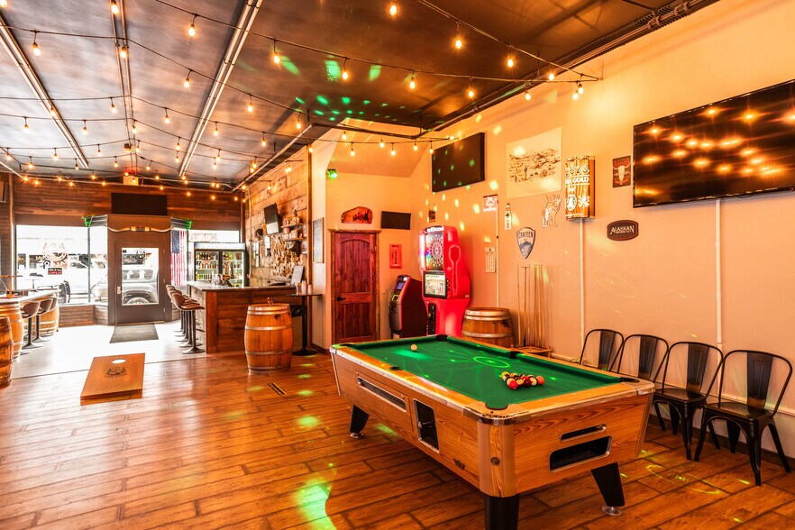 More Photos Of 152 Johnson Ave, Orofino Bar For Lease