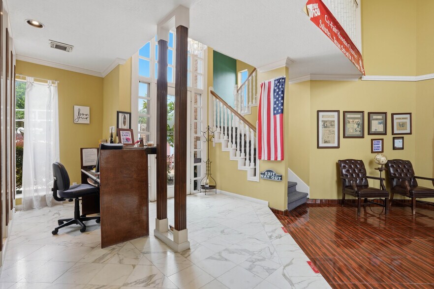 More Photos Of 13700 Lakewood Forest Dr, Houston Office For Sale