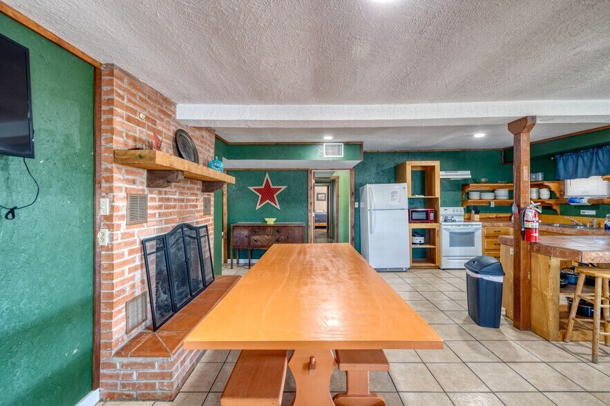 More Photos Of 49 Encino Dr, Concan Convenience Store For Sale