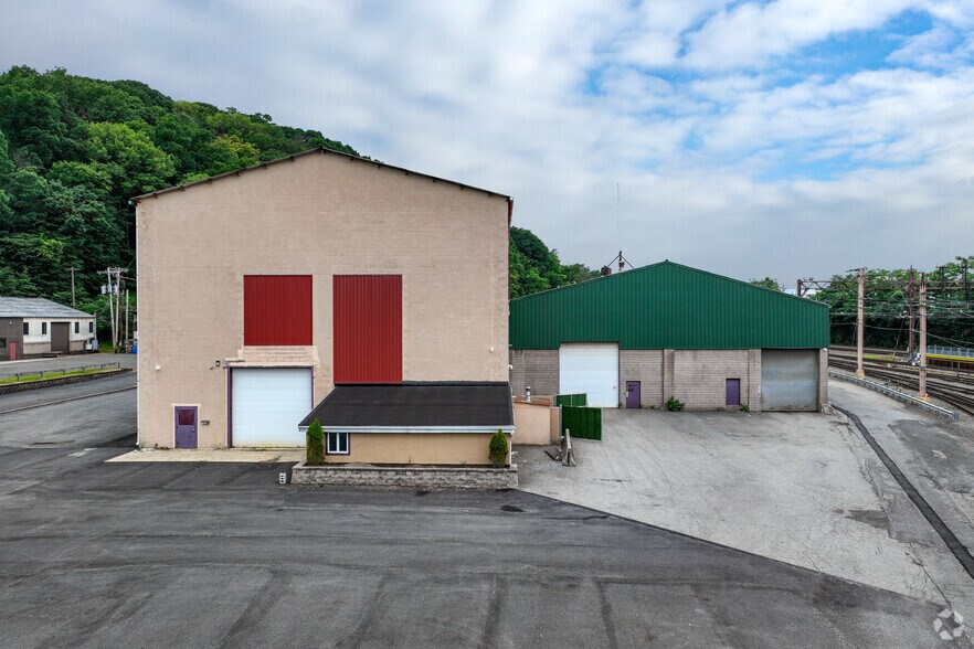 More Photos Of 126 E Dickerson St, Dover Warehouse For Sale