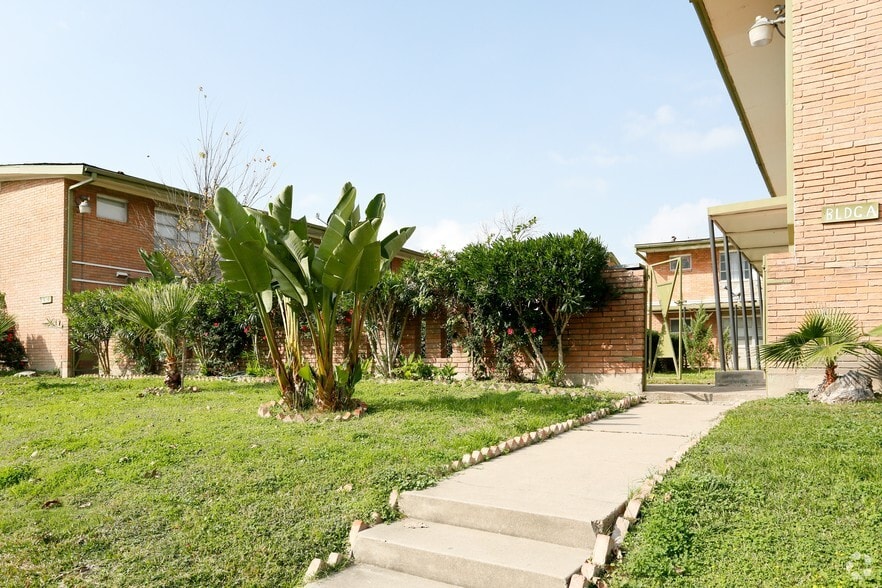 More Photos Of 3834-3838 Glen Arbor Dr, Houston Apartments For Sale