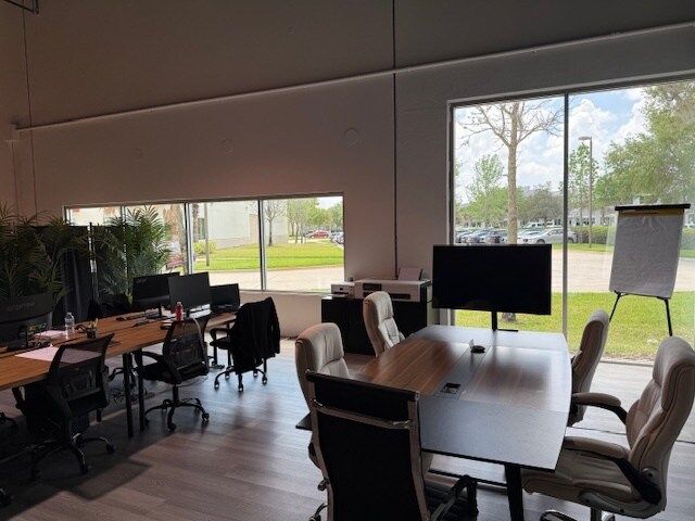 More Photos Of 6557 Hazeltine National Dr, Orlando Distribution For Lease