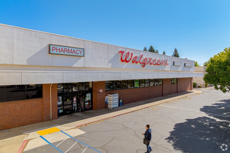 More Photos Of 865 Colusa Ave, Yuba City Department Store For Sale