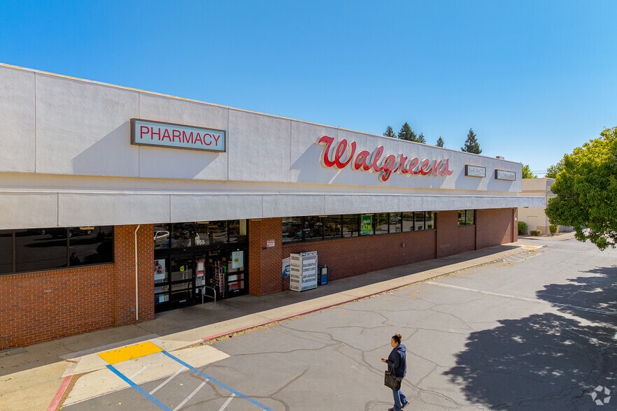 More Photos Of 865 Colusa Ave, Yuba City Department Store For Sale