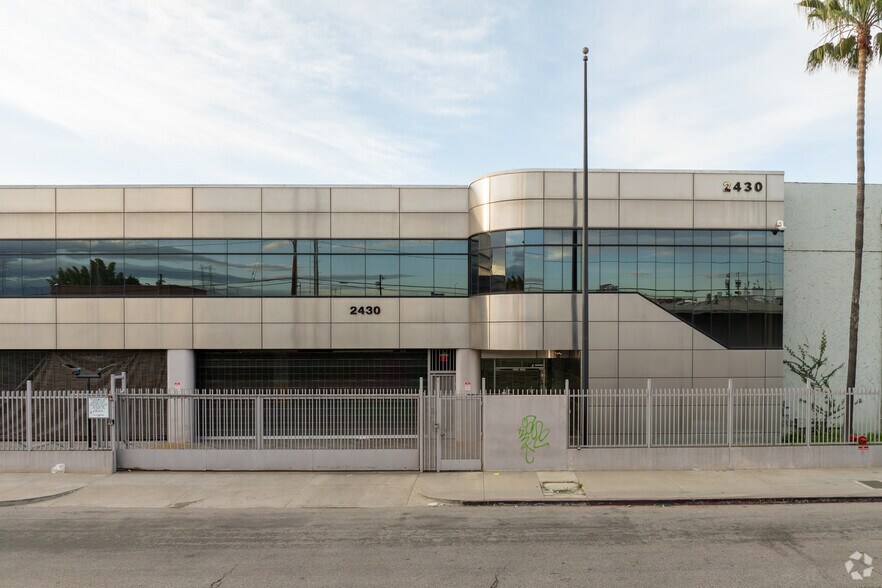 More Photos Of 2430 Porter St, Los Angeles Light Distribution For Lease