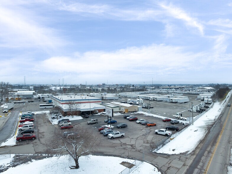 More Photos Of 1800 Progress Way, Jeffersonville Service For Lease