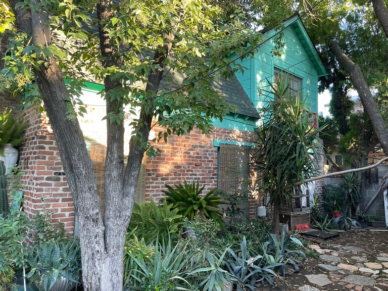 More Photos Of 840 E Brown Ave, Fresno Apartments For Sale