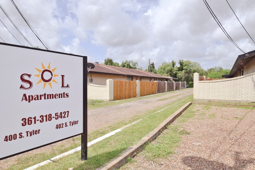 Primary Photo Of 402 S Tyler St, Beeville Apartments For Sale