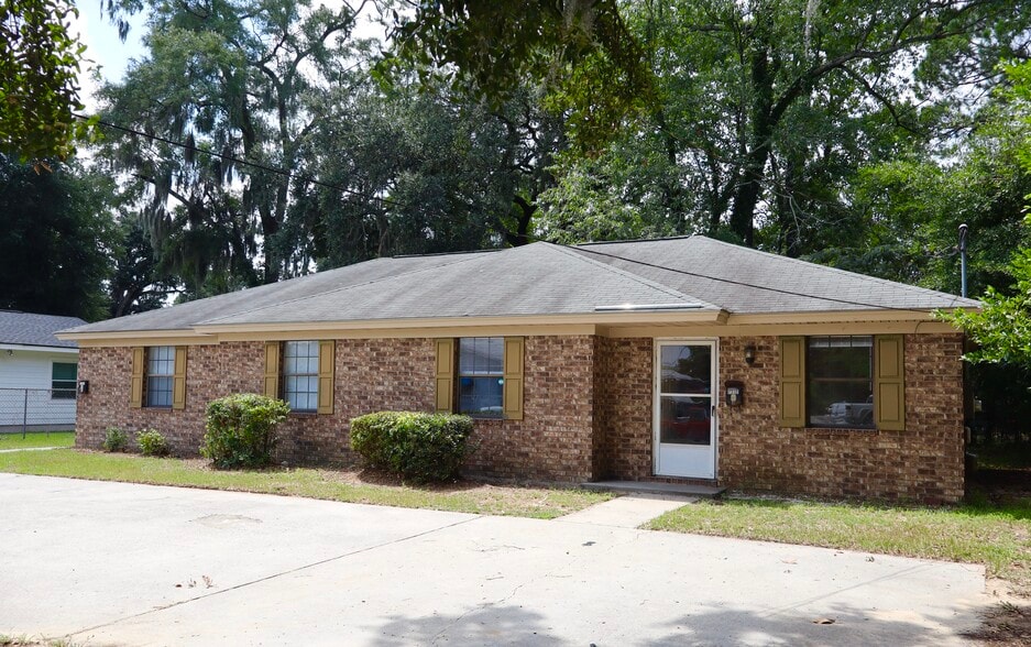 More Photos Of 1311 E 67th St, Savannah Specialty For Sale