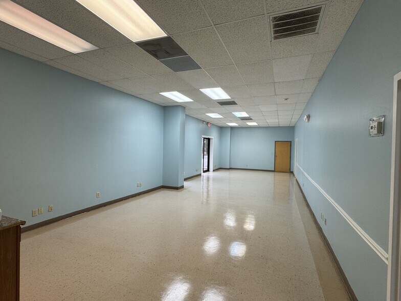 More Photos Of 139 Woodfield Dr, Macon-Bibb Light Distribution For Lease