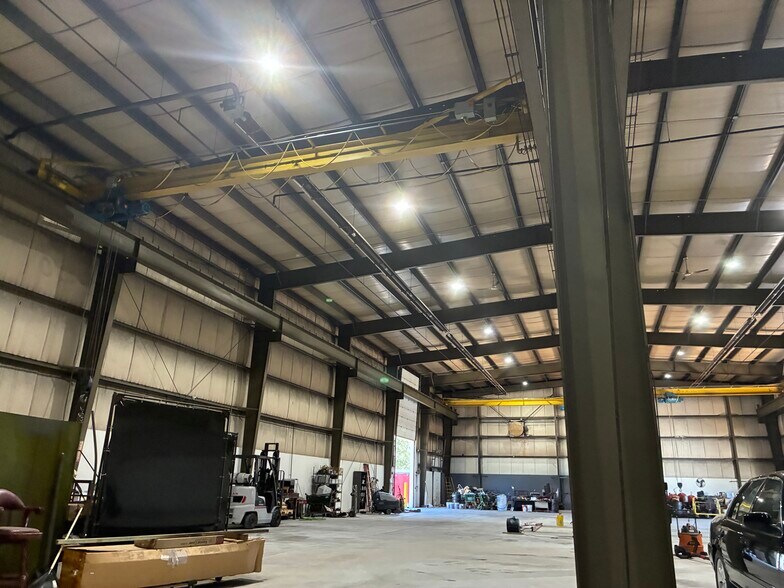 More Photos Of 185 Lafayette Rd, North Hampton Warehouse For Lease
