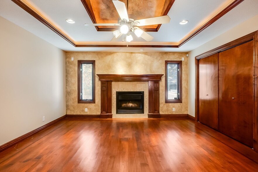 More Photos Of 121 S Water St, Derby Office For Sale