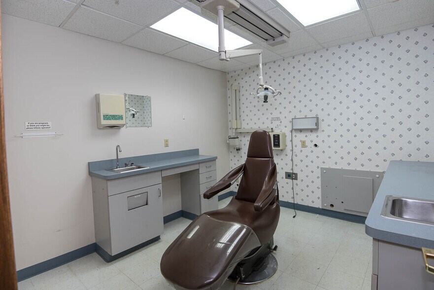 More Photos Of 1320 S Green Bay Rd, Mount Pleasant Medical For Lease