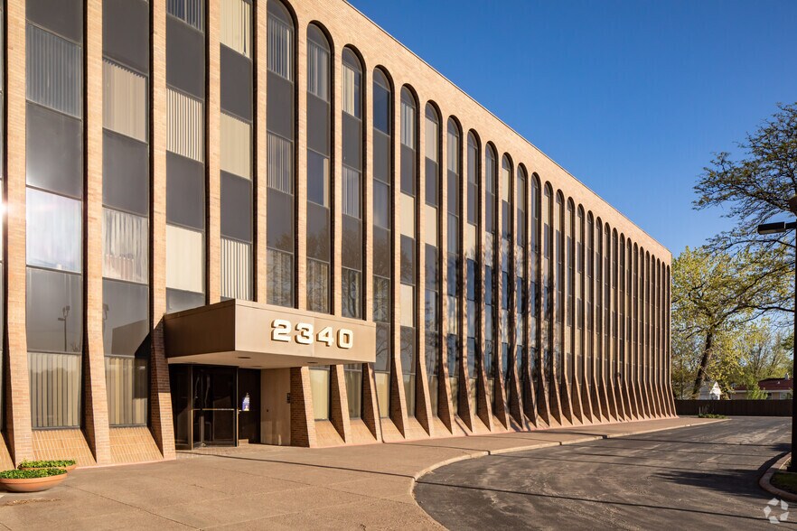 More Photos Of 2340 S River Rd, Des Plaines Office For Lease