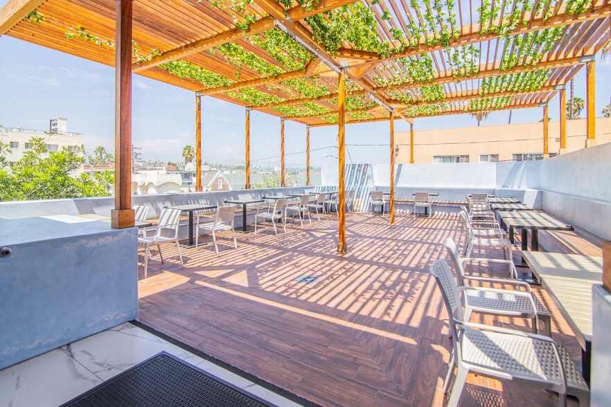 More Photos Of 300-302 S Mariposa Ave, Los Angeles Storefront Retail Office For Lease