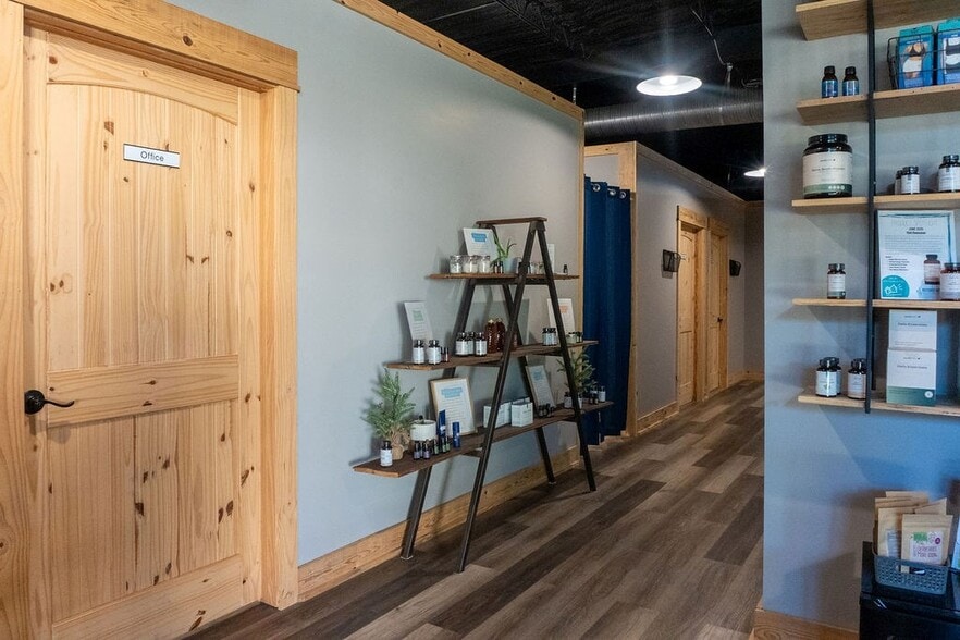 More Photos Of 214 S Church St, Dublin Flex For Sale