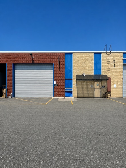 Primary Photo Of 73-77 Somerset Ave, Hicksville Warehouse For Lease